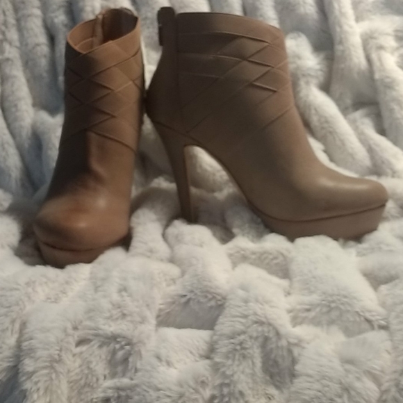 Colin Stuart Shoes - 🌠HP x 2🌠NIB Colin Stewart Nude Platform Booties